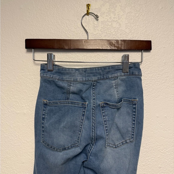 We The Free by Free People Float On Flare Jeans Women’s 24 Blue Raw Hem - Picture 6 of 13